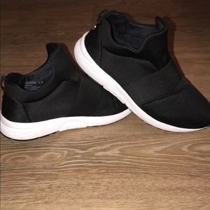 Steve Madden Tennis Shoes (Size 7.5)